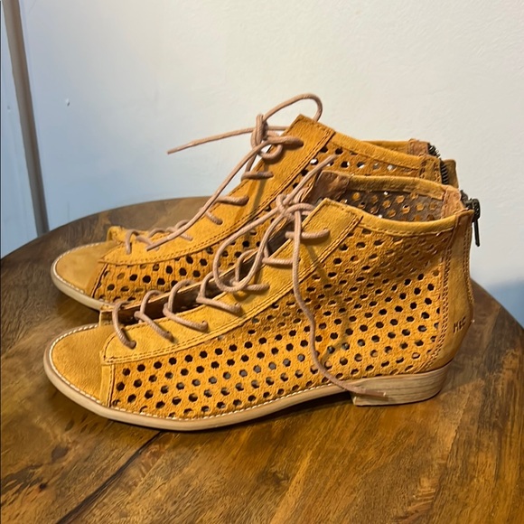 Musse & Cloud Shoes - Musse & Cloud Aiden Peep Toe Lace Up Sandals
